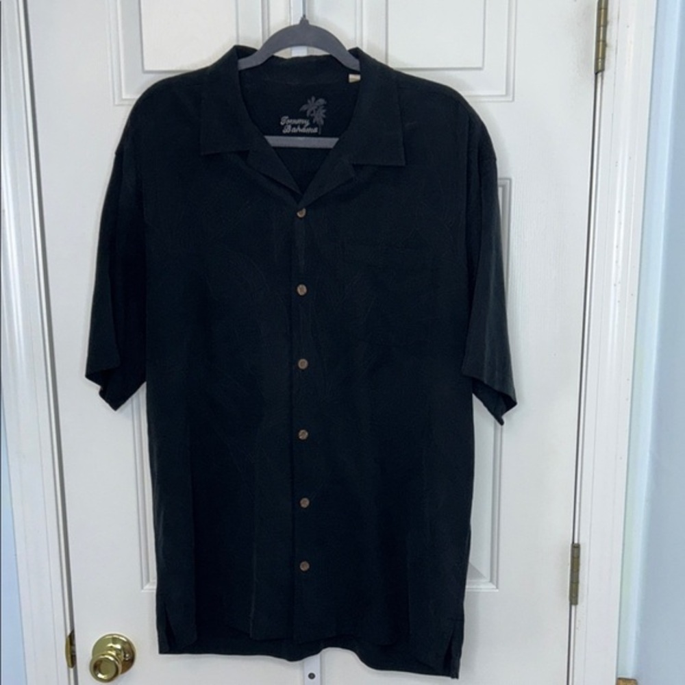 Tommy Bahama Black Floral Men’s Casual Button Down Shirt 100% Silk size Large